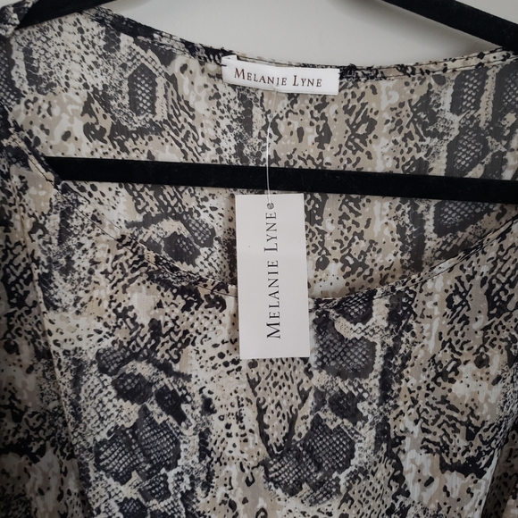 Snakeskin print blouse - Picture 5 of 7
